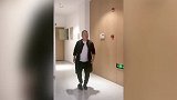 曾志伟模仿成龙招牌动作，扬言保送成家班，误入厕所这幕太尴尬