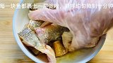 鲈鱼特别适合的家常做法,用料简单,香味十足,下酒下饭都不错