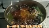 四川名菜东坡肘子的家常做法，色泽红亮，软糯入味，年夜饭就做他
