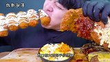 地球上最大吃货，一顿饭进食5吨食物，排泄时百米都不能忍！