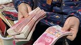 大爷结婚30年没见过工资卡负气离家 民警上门调解满足了小心愿