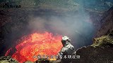 将煤气罐扔进火山会发生什么？老外大胆实验，镜头记录全过程
