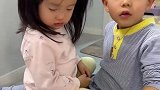 女儿剪掉头发被妈妈批评