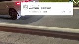 堵车的时候第一辆车在干嘛