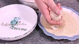 麻团制作秘诀，糯米粉水烫轻松搓，香脆可口零失败