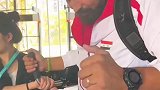 叙利亚运动员在亚残运村体验高科技，这是我2011年后第一次