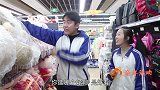 童年短剧：千万去超市买毛绒大熊，送给小姨做礼物，千万真懂事