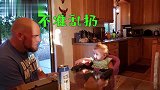 宝宝再三挑战宝爸的底线，随时准备扔奶嘴，太搞笑了！