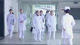 美女护士实习期满，正式被医院录用，没想到心机女护士还嫉妒！