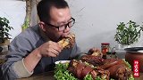 春姐一锅做5个虎皮肘子，弟弟直接上手抱着啃，吃的满嘴油，过瘾
