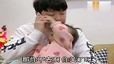 宝宝变身复读机，暖爸打电话说什么，她就重复一遍，最后给挂了