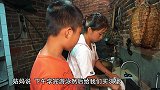 儿子想吃薯条，桃子姐在家自制薯条和番茄酱，一家人吃得其乐融融