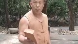 河南少林武僧演示绝技，喷水断砖还是第一次见，真是开眼界了