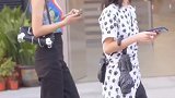 两位都非常潮的时尚达人