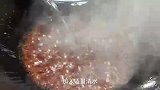 酱香浓郁的“京酱肉丝”，做法简单，年夜饭桌上可少不了它