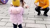 宝宝还是和妈妈亲一点，骨肉相连啊