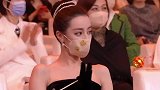 迪丽热巴辟谣跟黄景瑜结婚直言：自己不会在29岁就结婚的