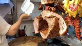 香港街头的诱人美食，叉烧肉和卤鸭，听说小店开了几十年了！