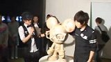 阿信展设计才华 避谈怪兽裤子撕裂-6月3日