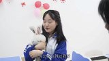 短剧：闺蜜2人玩扎气球游戏，多多往气球里藏面粉，结局爆笑！