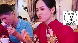仪式结束后新娘开心就座