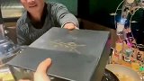 搞笑视频礼物盒没毛病，只不过实物有点心寒