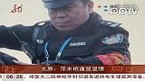 探亲老农因实名制被困跪地感谢援助民警
