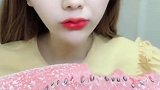 吃冰小姐姐零下四十度的冰冻西瓜，光看着我都浑身发抖！