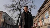 善良老两口，生活拮据，自己吃面条，却给猴子吃饺子