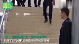 英雄机长刘传健到高校秒变追星现场