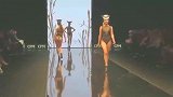 美女t台猫步视觉盛宴：超模身材高挑，摄影师的角度很刁钻啊