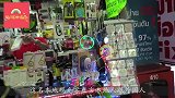 泰国女子逛夜市，被本地人“狂宰”老板：她说的是中文