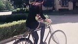 老妹能把这个自行车骑走，绝对不是一般人！