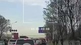 公路上能把车开成这样，这是个高手啊！