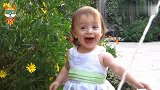宝宝在院子里面玩水，接下来请注意宝宝的表情，看一次想笑一次