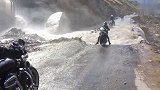 在这危险的山路上行驶,只有老司机才能可以安全通过