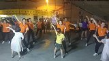 广东佛山广场舞这样跳，男女老少都喜欢，太震撼了
