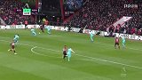 第63分钟伯恩茅斯球员莱尔马射门