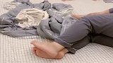 爸爸对女儿和儿子态度，没对比就没伤害，看完心疼儿子三秒！
