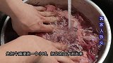 广式酸菜牛腩煲，家常版做法，一出锅香气四溢，看着都流口水