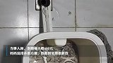 男子花600元给妈妈买的泡脚桶被当拖把桶：她说排水很方便
