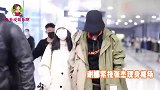 太甜了！张杰谢娜合体现身上海机场，夫妻俩甜蜜互动好似热恋情侣