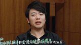 郎朗穿大裤衩教小男孩弹钢琴，网友：调侃学费至少200块吧