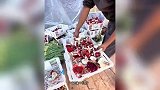 云南小伙采蘑菇一星期收入过万！一背箩红菇赚1490元