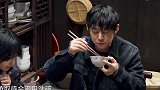何炅黄磊改造蘑菇屋，生活节俭舔碗底，张艺兴试吃试喝耍无赖