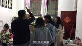 小瑞直播碰巧见到晨晨二嫂，二婶长得漂亮个子也高，身材真不错