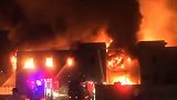 浙江长兴一厂房起火 现场路人：火势很大有爆炸声