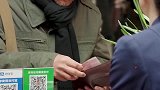 老兵不会手机支付被嫌弃，灾难发生后，却依然义无反顾救人