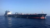伊朗30万吨巨轮遭截获，大批美舰高速赶到，最后运油通道被切断