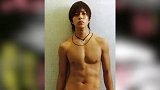 日本有本杂志，每年都要扒光一个当红男的衣服
